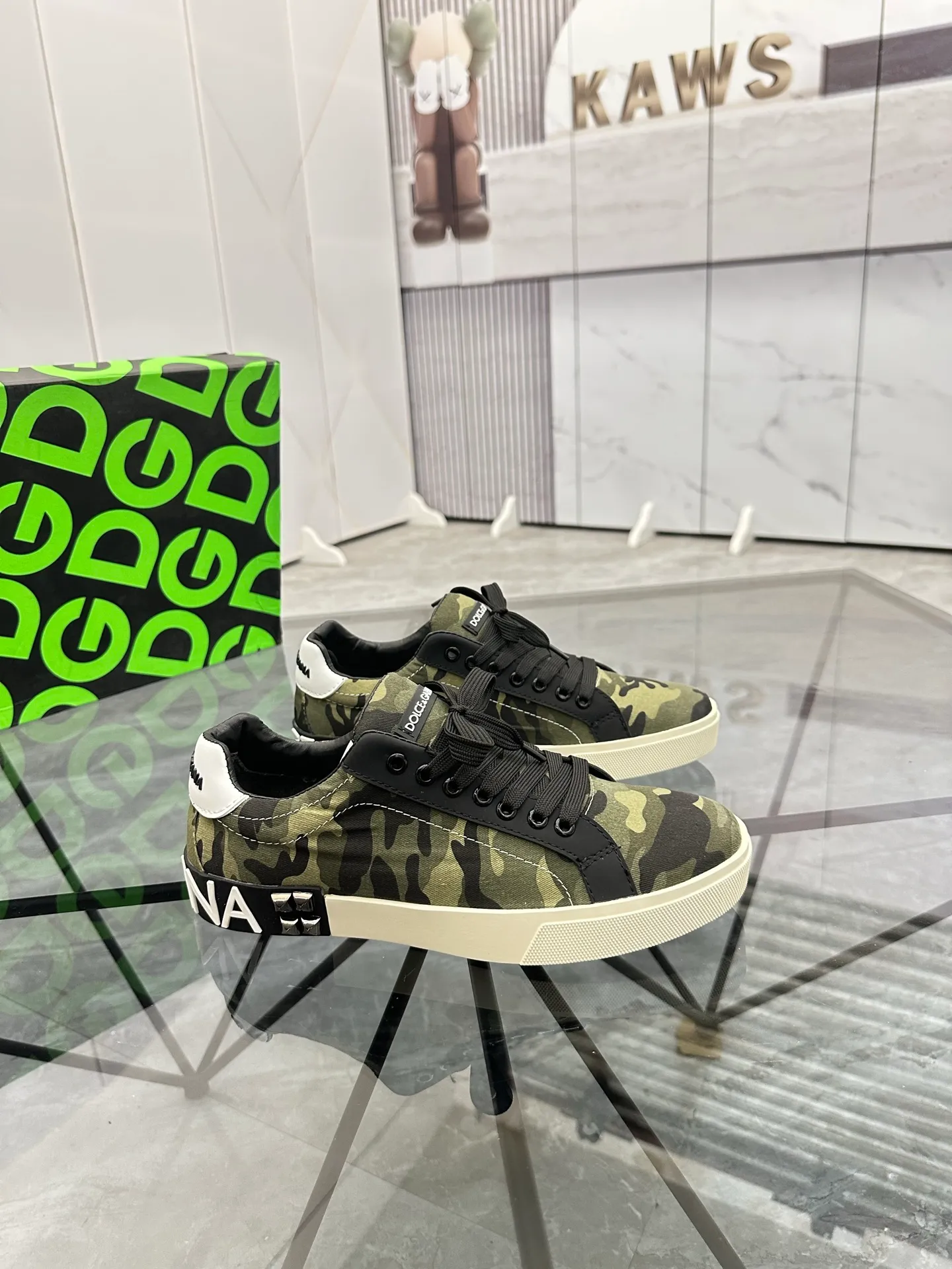 Men's shoes: 💰P460¥ Product trademark: DG "Dolce & Gabbana*" low-top casual shoes Regular size: 35-45 (can be customized to 46.) Product materials: imported cowhide leather upper spliced ​​with original fabric, sheepskin lining, original outsole. Number: 803